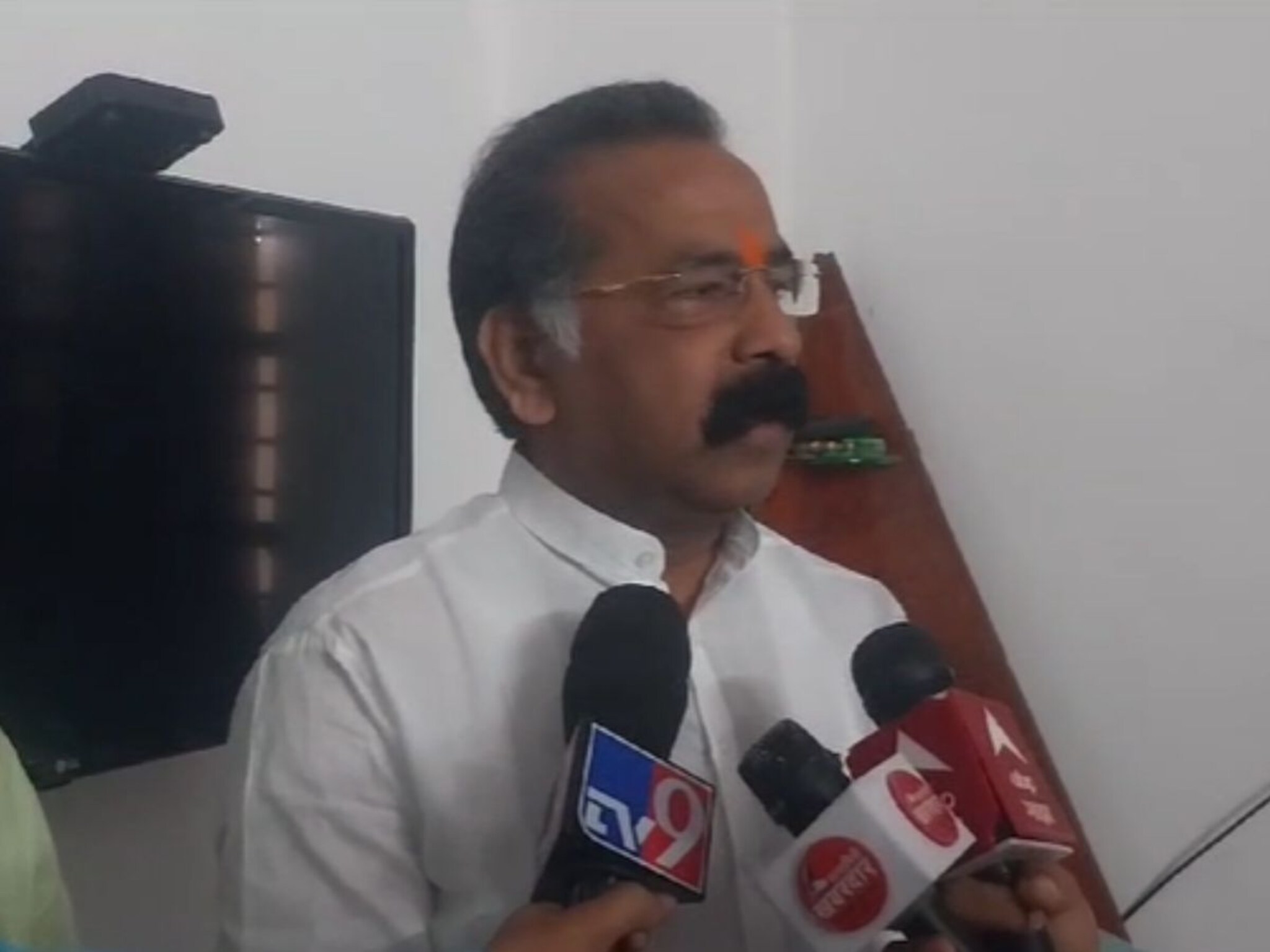 राजन साळवींविरोधात एसीबीकडून गुन्हा दाखल; उत्पन्नापेक्षा अधिक संपत्तीचा आरोप