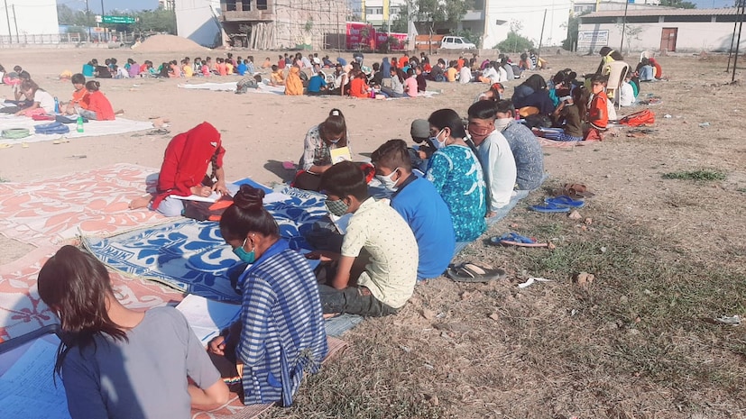 शिक्षणाचे महत्त्व समजावून सांगता येईल, यासाठी संस्थेच्या माध्यमातून जवळपासच्या वस्त्यांना भेट देऊन मुलांचे आणि त्यांच्या पालकांचे समुपदेशनही केले जाते. आज संस्थेतून बाहेर पडणाऱ्या अनेक मुलांनी चांगले यश संपादन केले आहे. येथील एक विद्यार्थी आयआयटीपर्यंत पोहोचला. बंगळुरूमधून आयआयटी उत्तीर्ण झालेला येथील विद्यार्थी मोहित कटरे हा एका कंपनीत रुजू झाला आहे. त्याचे पॅकेज 18 लाख रुपये आहे. इथे चौथीत प्रवेश घेतला. 