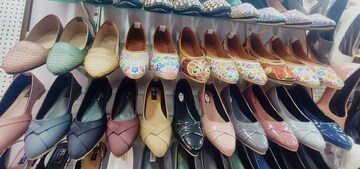 चप्पल खरेदीची हौस होईल पूर्ण; मुंबईतील सर्वात स्वस्त बाजारात फक्त 65 रुपयांत