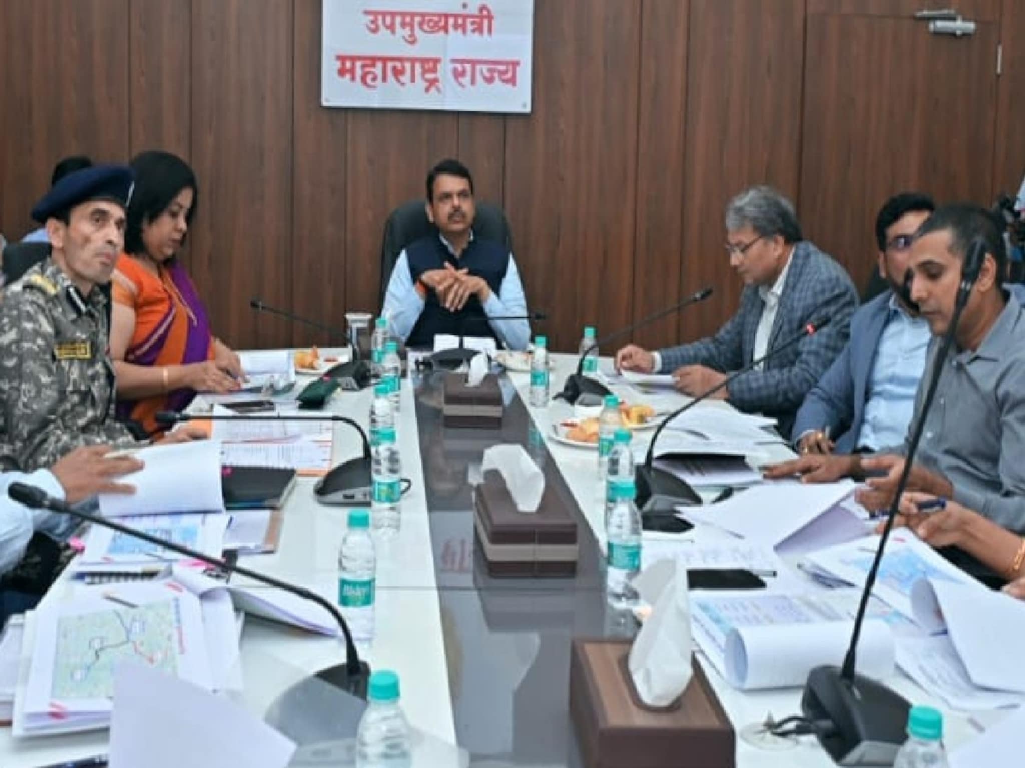 आलापल्ली ते सिरोंचा राष्ट्रीय महामार्गासह प्रत्येक गावाला रस्ते जोडा - फडणवीस