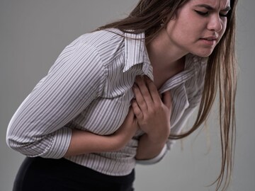 'या' लोकांना येतात सर्वात जास्त Heart Attack, काय आहे कारण?