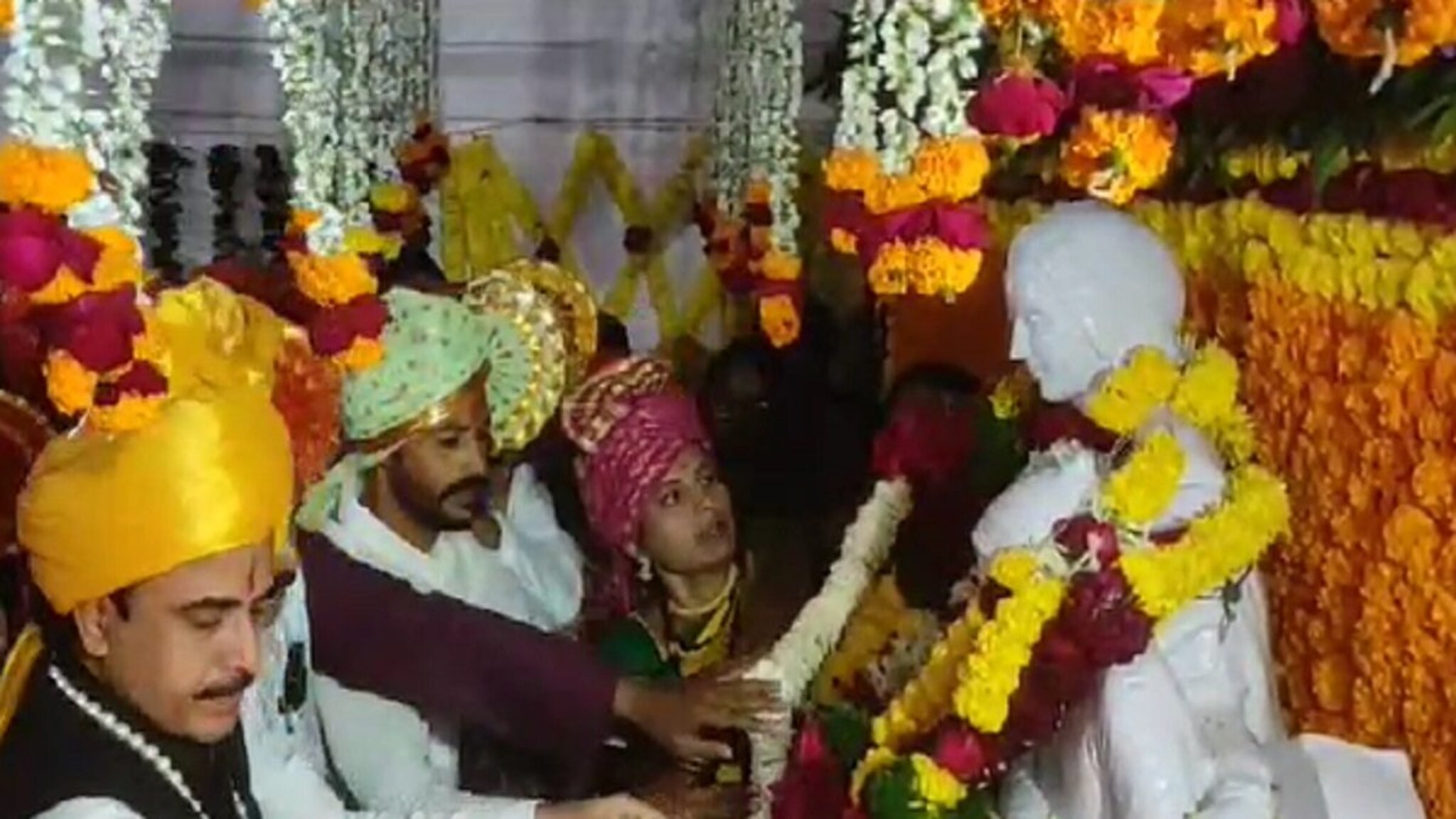 Rajmata Jijau Jayanti 2024 : जिजाऊ जयंतीनिमित्त सिंदखेडराजा इथं विविध कार्यक्रम, वंशजांकडून पहाटे पूजा; पाहा PHOTO