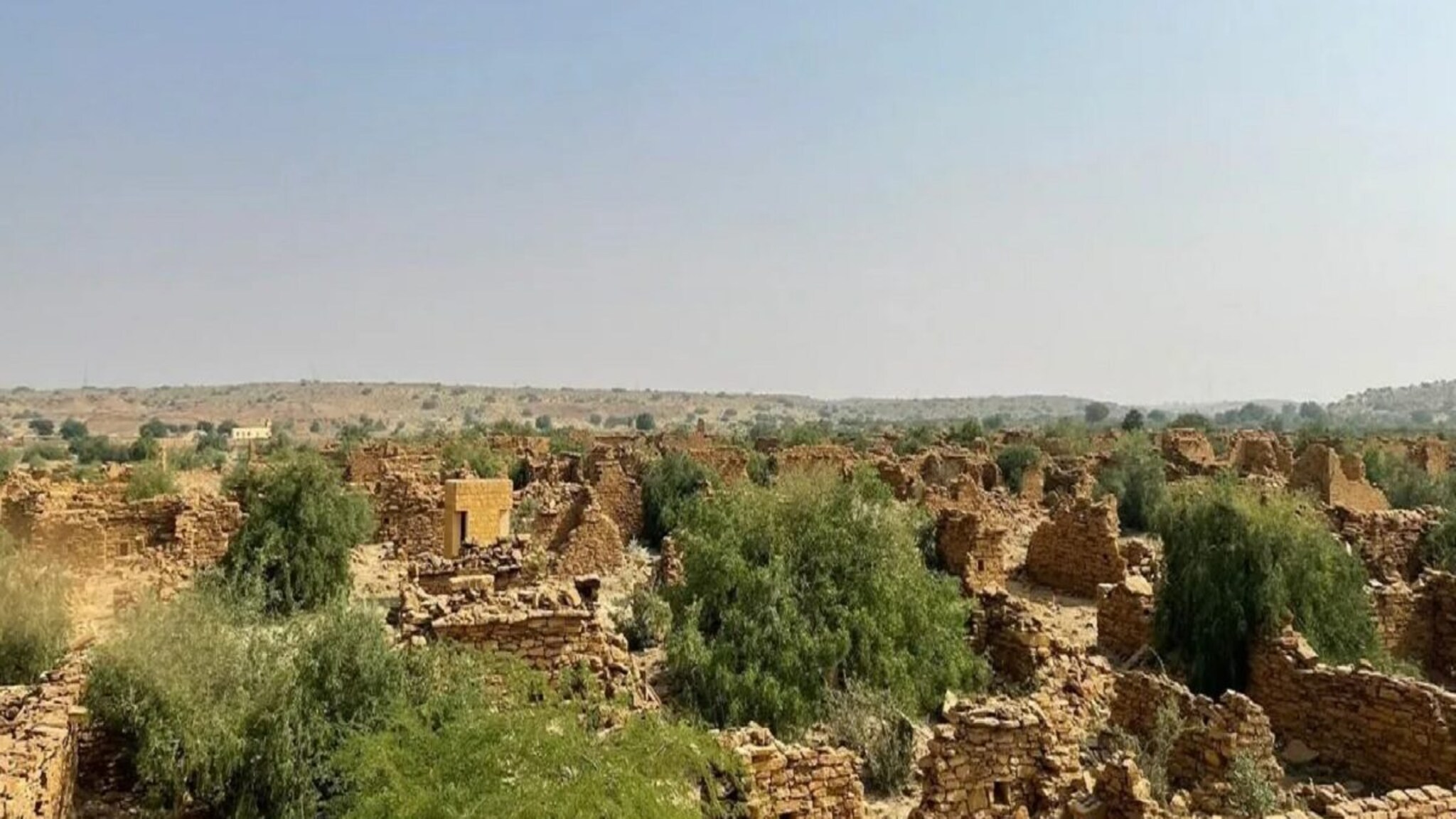 भारतातील 'शापित' गाव! इथं रातोरात 'गायब' झाले सर्व लोक; आजही कुणीच राहत नाही