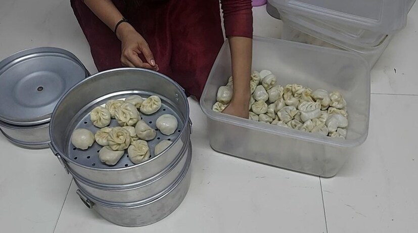 लॉकडाऊनमध्ये सुचलेल्या या कल्पनेनं स्वरांगीला एक नवीनच ओळख मिळवून दिली. पण चांगलं शिक्षण झालेलं असतानाही व्यवसायात उतरण्याचा निर्णय या 'मोमज गर्ल'ने घेतला.