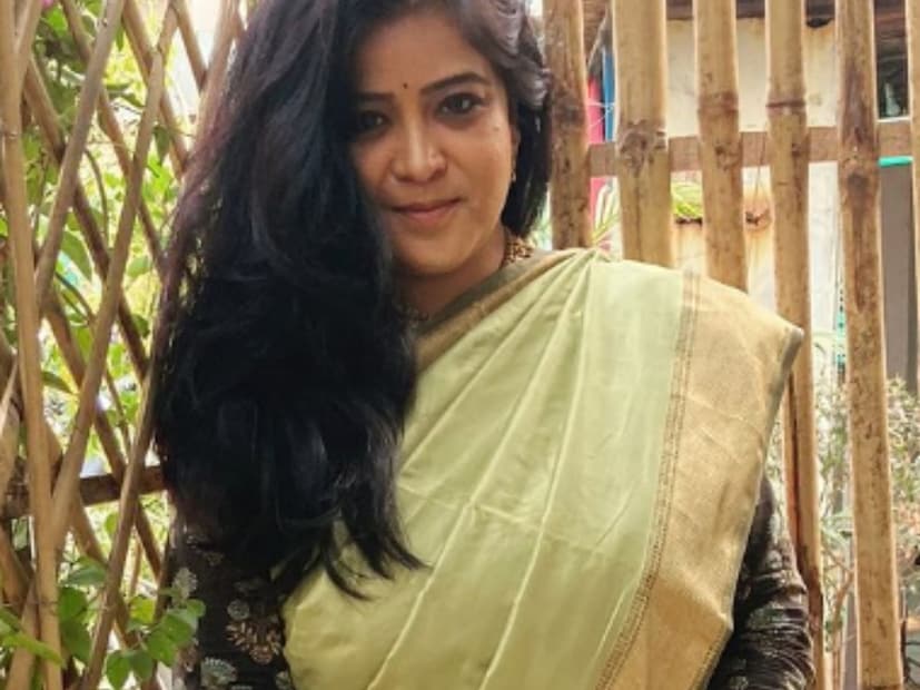 नेहा आजवर मराठी मालिका, चित्रपट यातून अभिनेत्री म्हणून प्रेक्षकांच्या भेटीस आली होती, पण तिची लेखिका म्हणून ओळख प्रथमच जगासमोर आली आहे. 
