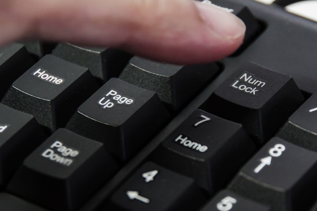 कीबोर्डच्या Num Lock बटणाचा उपयोग नेमका काय? अनेक वर्ष कॉम्प्युटर ...