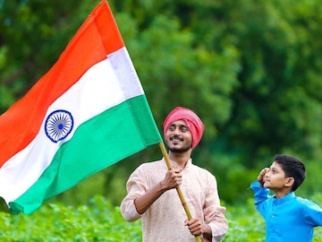 प्रजासत्ताक दिनाला 'या' टिप्स वापरून करा भाषण, होईल कौतुकाचा वर्षाव! प्रजासत्ताक दिनाला 'या' टिप्स वापरून करा भाषण, होईल कौतुकाचा वर्षाव!