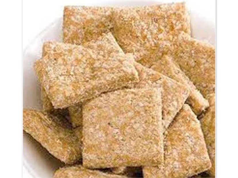 गजक : हिवाळा सुरू झाला की, सर्वात पहिली गोष्ट जी खावीशी वाटते ती म्हणजे गजक. मकरसंक्रांतीच्या दिवशी अनेक घरांमध्ये गजक खाण्याची आणि प्रसाद म्हणून वाटण्याची परंपरा आहे. गजक अतिशय चविष्ट असण्यासोबतच शरीरासाठीही खूप फायदेशीर आहे.