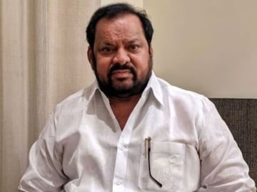 'भुजबळांनी अर्धा तास बाकड्यावर बसवलं, अन्...', शहाजीबापू पाटलांची टोलेबाजी 'भुजबळांनी अर्धा तास बाकड्यावर बसवलं, अन्...', शहाजीबापू पाटलांची टोलेबाजी