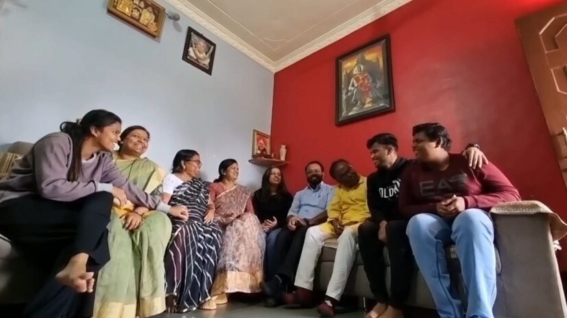 तिचे हे शिक्षण चालू असताना तिने एका कंपनीमध्ये मुलाखत दिली आणि त्यातून तिची निवड झाली. आता तिला अमेरिकेतील एका नामांकित कंपनीची नोकरी मिळाली असून त्या ठिकाणी दीड कोटी रुपयांचं वार्षिक पॅकेज मिळालं आहे, असं शुभदानं सांगितलं.