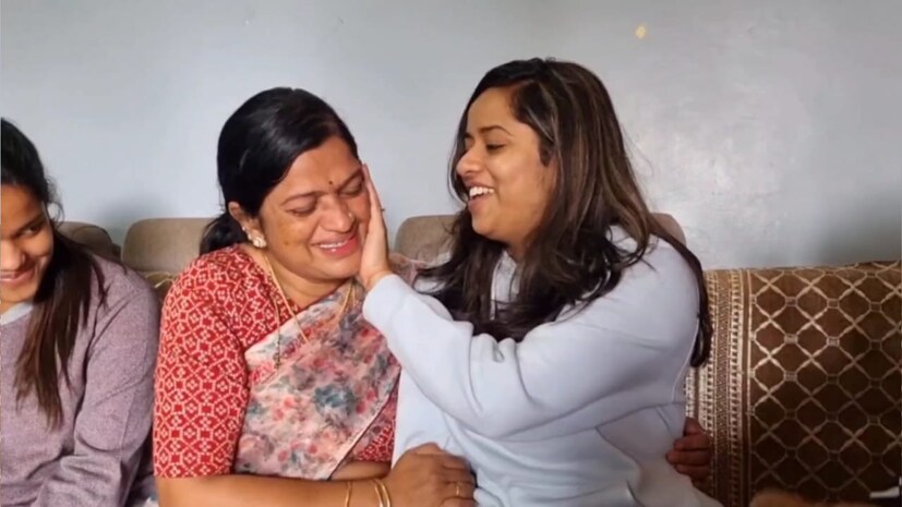 शुभदाने भविष्यात डॉक्टर व्हावं अशी तिच्या आई वडिलांची इच्छा होती. मात्र तिला इंजेक्शन आणि रक्त बघून भीती वाटत होती. डॉक्टर होऊन रुग्णांना न्याय देऊ शकणार नाही हे मला माहीत होतं. म्हणून मी सॉफ्टवेअर इंजिनिअरिंगमध्ये करिअर करायचं असं ठरवल्याचं शुभदा सांगते.