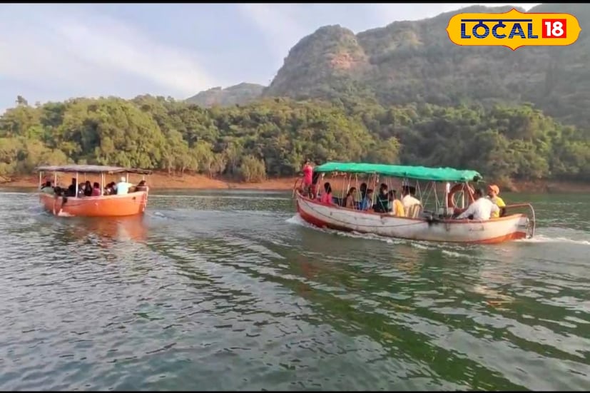 किल्ल्यावर जाण्यासाठी पहिलं शिवसागर तलाव बोटीने पार करावा लागतो. तिथून वनखात्याच्या चेकपोस्टपासून वर चढाई करत दोन ते तीन तासांनी तुम्ही वासोट्याच्या माथ्यावर पोहोचता. हा संपूर्ण प्रवास घनदाट जंगलाने वेढलेला आहे. यामध्ये काही प्रमाणावर जंगली प्राण्यांचे ही दर्शन होते.