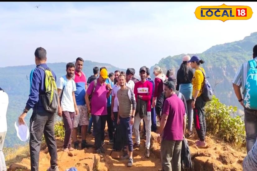 मुंबई पुण्यावरून निघत असाल तर शक्यतो रात्रीचा प्रवास करावा. सकाळी बामणोलीत पोहोचून दिवसभर वासोटा पाहायचा आणि संध्याकाळी परतीचा प्रवास करता येऊ शकतो.