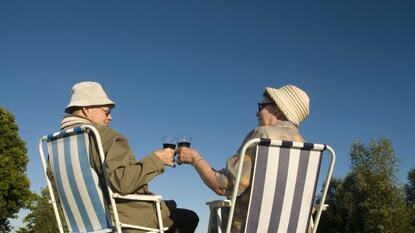 80 व्या वर्षी प्रेमात आकंठ बुडाली महिला 80 व्या वर्षी प्रेमात आकंठ बुडाली महिला