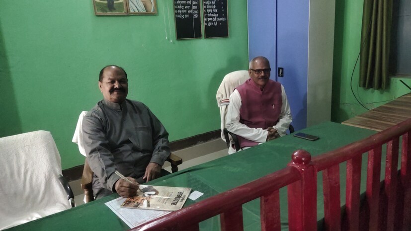 गावाचे माजी सरपंच शंभू शरण शर्मा यांनी सांगितले की, फौजदारी कायद्याच्या 30 पेक्षा जास्त कलमांबरोबरच काही दिवाणी कलमांवर सुनावणी करण्याचा अधिकार ग्राम न्यायालयाला देण्यात आला आहे.