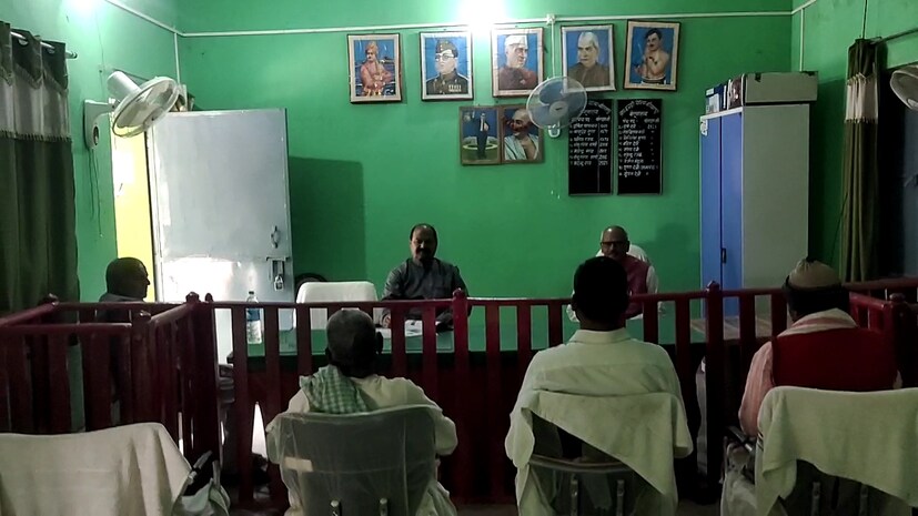 बेगुसराय जिल्ह्यातील चेरिया बरियारपूर सदर पंचायतीची लोकसंख्या सुमारे 10 हजार आहे. या गावात पोलीस ठाणे असूनही लोक पोलीस ठाण्यात फिरकत नाहीत. येथील सरपंच शंभू कुमार सांगतात की, त्यांच्या पंचायतीत खुनासारखे गंभीर प्रकरण वगळता इतर सर्व खटले गावच्या न्यायालयात दाखल होतात आणि याठिकाणी चालवले जातात. 