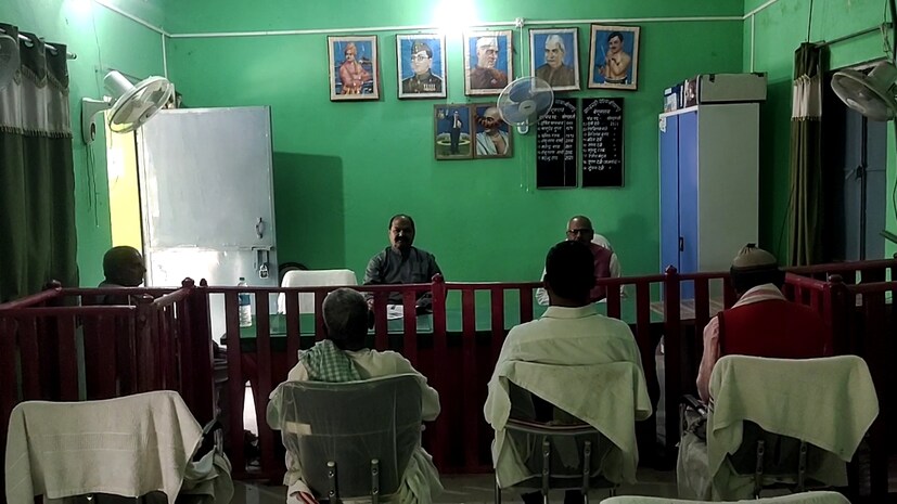 याठिकाणी न्यायाधीशाच्या भूमिकेत सरपंच असतात आणि त्यांना एक सचिवही मिळतो. कायदेशीर सल्ला देण्यासाठी वकील असतात. त्यांना न्याय मित्र म्हटले जाते. 