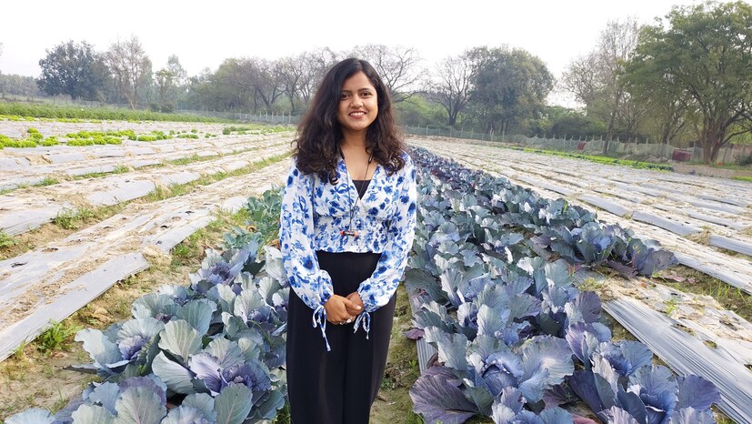 अनुष्का जायसवालने पुढे बोलताना सांगितले की, त्यांच्याजवळ पूर्वजांचे काहीच नव्हते. कारण, त्यांच्या कुटुबीयांची पार्श्वभूमी ही शेतकरी कृषी क्षेत्राशी संबंधित नाही. तिचा भाऊ पायलट आहे. बहीण वकील आहे. वहिनी सॉफ्टवेअर इंजीनिअर आहे. वडील व्यवसाय करतात. तर आई गृहिणी आहे. 