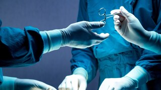 तरुणाच्या पोटात निघाले 39 नाणी आणि 37 चुंबक तरुणाच्या पोटात निघाले 39 नाणी आणि 37 चुंबक