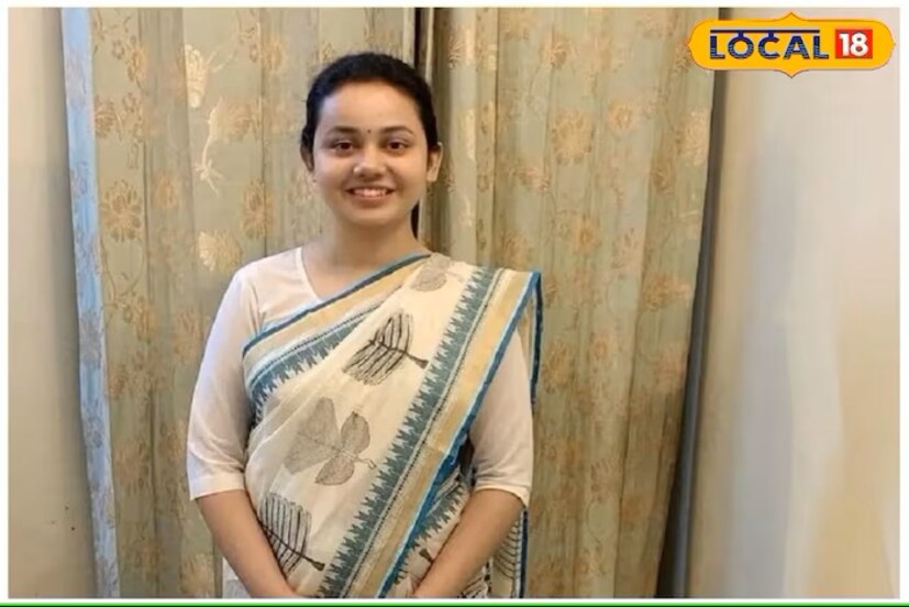 आयएएस रिया डाबी यांनीही दिल्ली विद्यापीठाच्या लेडी श्रीराम कॉलेज येथून शिक्षण पूर्ण केले. याठिकाणी त्यांनी राज्यशास्त्र विषयात पदवी घेतली. आयएएस रिया डाबी या आयएएस टीना डाबी यांच्या बहीण आहेत. आयएएस रिया डाबी यांनी 2020 मध्ये यूपीएससीचा पहिला अटेम्प्ट दिला होता. यामध्ये त्यांनी 15वी रँक प्राप्त करत टॉपर्स लिस्टमध्ये जागा मिळवली. 