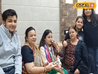 श्रीया आणि तिचे कुटुंबीय