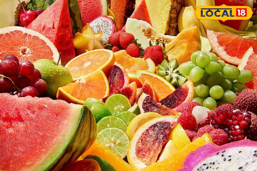 रात्रीच्या जेवणानंतर सकाळी काही खाईपर्यंत बराच काळ आपल्या पोटात काही न गेल्यामुळे सकाळी खूप भूक लागू शकते. मात्र इतका वेळ काही न खाता राहिल्यामुळे पचनक्रिया देखील मंदावलेली असते. त्यामुळे अशावेळी पचनास जड असे पदार्थ आपण खाऊ शकत नाही. म्हणूनच रिकाम्या पोटी फळे खाणे हा उत्तम उपाय असू शकतो.