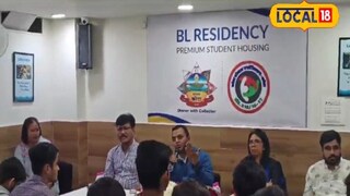 विद्यार्थ्यांना मार्गदर्शन करताना जिल्हाधिकारी