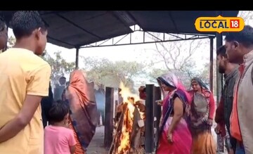 photos : 9 मुलींनी वडिलांच्या पार्थिवाला दिला खांदा, अंत्यसंस्काराचे दृश्य... photos : 9 मुलींनी वडिलांच्या पार्थिवाला दिला खांदा, अंत्यसंस्काराचे दृश्य...