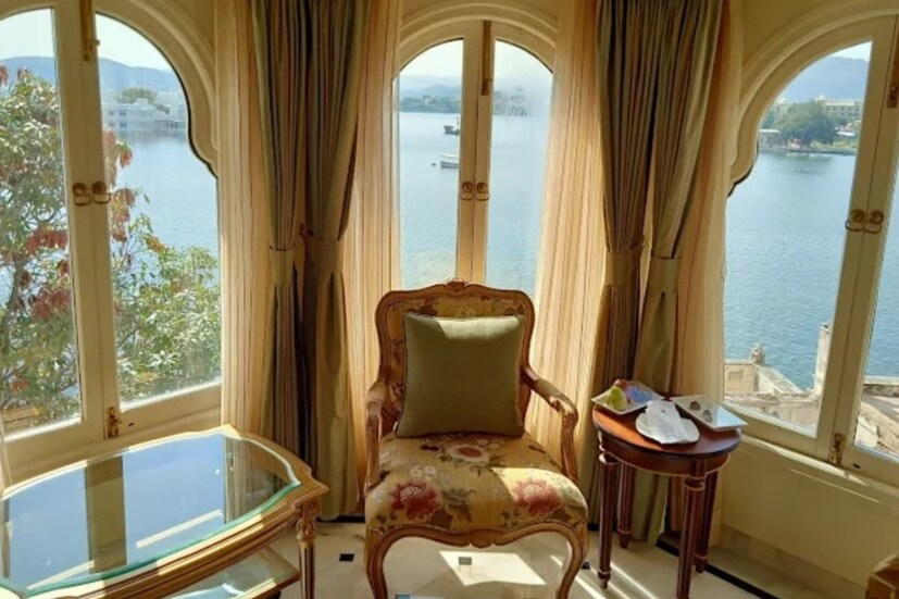 इथे तुम्हाला सर्व सुविधांनी सुसज्ज खोल्या मिळतील. यासोबतच राजस्थानी खाद्यपदार्थासोबतच तुम्हाला देश आणि जगातील खास पदार्थही मिळतील.