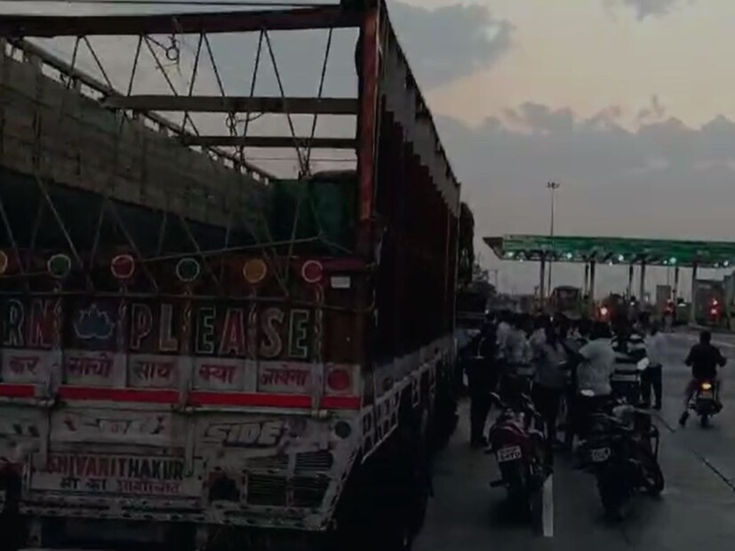 जितू राठोड आणि प्रकाश उखा तंवर (दोन्ही रा. माधव तांडा, ता.जामनेर) अशी अपघातात मृत्यू झालेल्यांची नावं आहेत. या घटनेनं परिसरात एकच खळबळ उडाली आहे. 