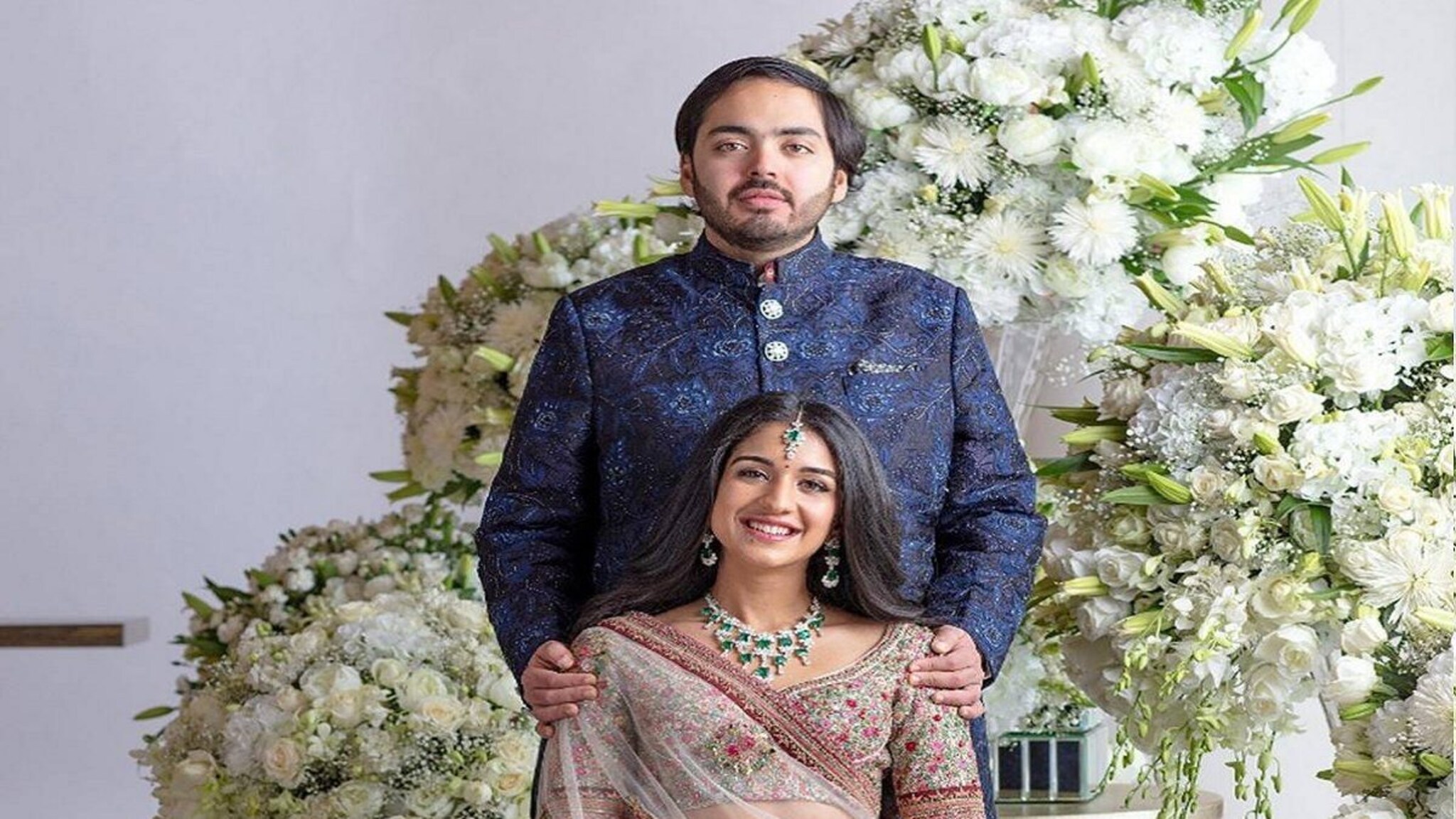 गुजरातच्या कारागिरांकडून अनंत अंबानी आणि राधिका मर्चंट यांच्या लग्नासाठी खास भेट!