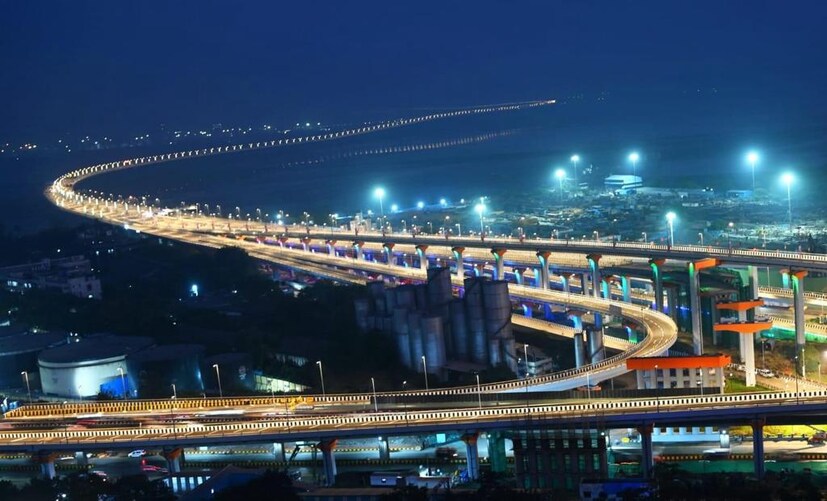 या वर्षीची मॅरेथॉन ही पहिल्यांदाच नागरिकांचे आकर्षण ठरलेल्या अटल सेतूवर आयोजित करण्यात आली आहे. यामध्ये मुंबई ते चिर्लेदरम्यान मॅरेथॉन होणार आहे. 