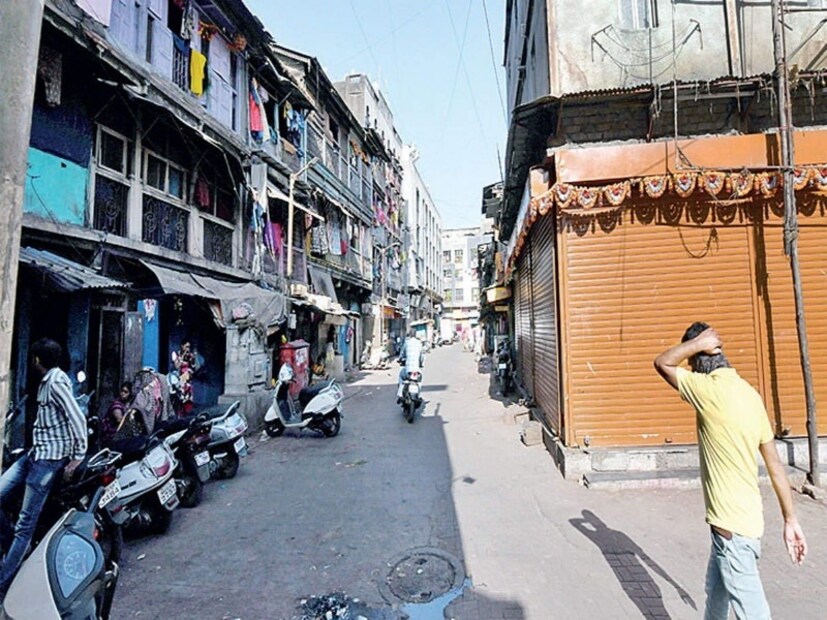 याआधीही शिवसेनेकडून नाव बदलून कसबा पेठ स्थानक नाव द्या अशी मागणी करण्यात आली होती. ठाकरे गटाचे कसबा मतदारसंघाचे विभाग प्रमुख मुकुंद चव्हाण यांनी मेट्रो प्रशासनाला दोन वर्षा पूर्वी नाव बदलणे संदर्भात पत्र दिले असूनही स्टेशनला बुधवार पेठ स्टेशन असा बोर्ड लावण्यात आला होता.