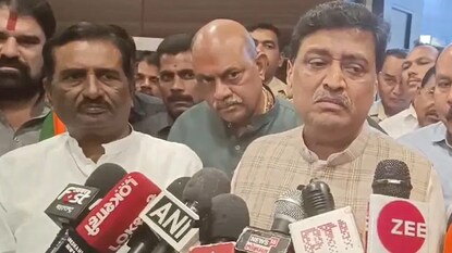 महाराष्ट्रातल्या राजकारणातले कट्टर विरोधक 17 वर्षांनी एकत्र
महाराष्ट्रातल्या राजकारणातले कट्टर विरोधक 17 वर्षांनी एकत्र