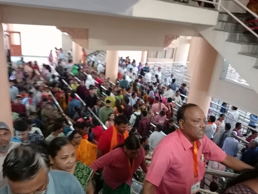 सर्वप्रथम शेगाव येथे येण्यासाठी अनेक रेल्वे वेगवेगळ्या जिल्ह्यातून उपलब्ध आहेत. रेल्वे स्टेशनवर उतरल्यावर जवळच मंदिर आहे. दर्शनाला जाणाऱ्या भक्तांसाठी संत गजानन महाराज संस्थानची बस निःशुल्क उपलब्ध असते. त्याशिवाय ऑटो रिक्षाने देखील जाता येईल. तसेच तुम्ही जर रेल्वेने परत जाणार असाल संस्थानची बस रेल्वे स्टेशनपर्यंत मोफत सोडते.