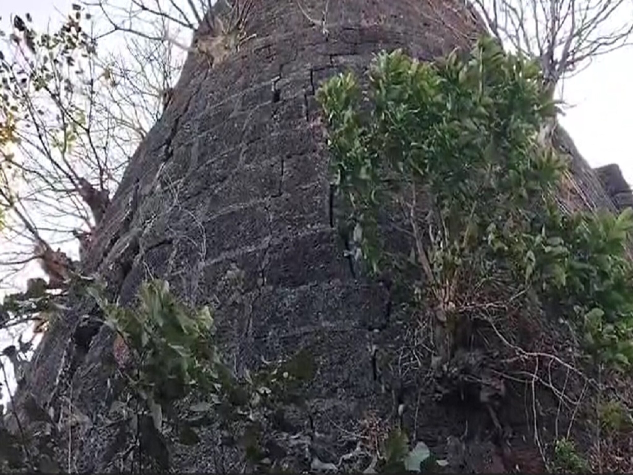 Ratnagiri : जयगड किल्ल्याचा बुरूज ढासळला; मोठं कारण आलं समोर; VIDEO VIRAL