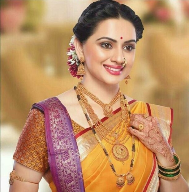 काळ्या रंगाचे मोती हे भगवान शंकराचे प्रतीक असल्याचे मानले जाते. जेव्हा विवाहित स्त्री काळ्या मण्यांचे मंगळसूत्र घालते तेव्हा तिला आणि तिच्या पतीला भगवान शंकरांचा आशीर्वाद मिळतो असे म्हणतात.