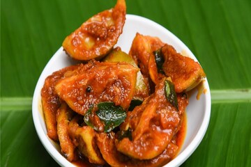 लिंबू पिळल्यावर त्याची साल फेकून देता? थांबा या गोष्टींसाठी करा त्याचा वापर