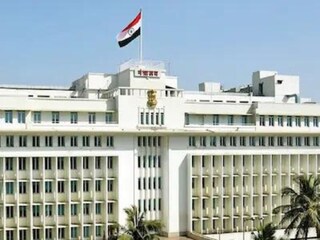 उपमुख्यमंत्र्यांच्या बनावट लेटरहेड, सहीने काढले बदल्यांचे आदेश; खळबळजनक प्रकारानंतर गृह विभाग अलर्ट उपमुख्यमंत्र्यांच्या बनावट लेटरहेड, सहीने काढले बदल्यांचे आदेश; खळबळजनक प्रकारानंतर गृह विभाग अलर्ट