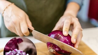 झटपट कांदा चिरण्याचा किचन जुगाड झटपट कांदा चिरण्याचा किचन जुगाड