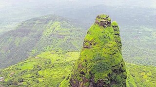 महाराष्ट्रातल्या ‘या’ किल्ल्यावर सूर्यास्तानंतर कोणी थांबत नाही