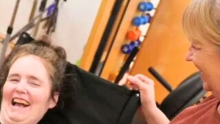  वर्ष कोमात गेलेली मुलगी लागली हसायला!