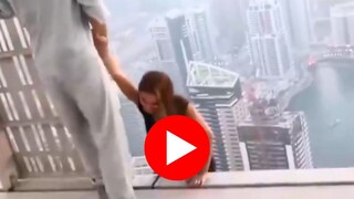 प्रसिद्धीसाठी तरुणीनं जीव धोक्यात टाकला प्रसिद्धीसाठी तरुणीनं जीव धोक्यात टाकला