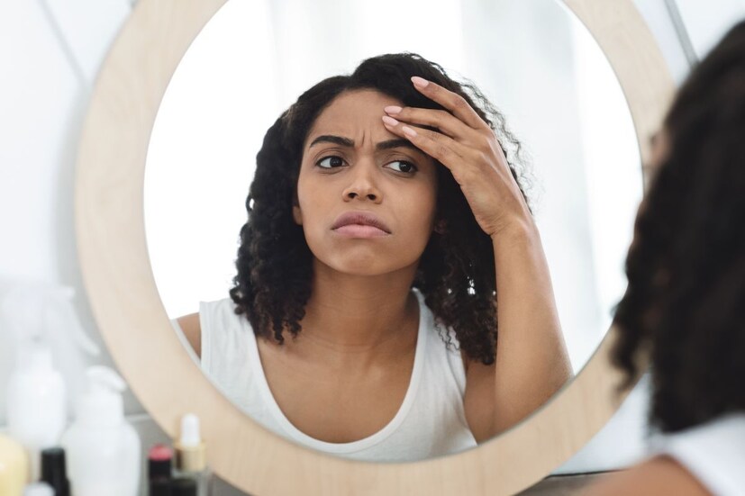 बाजारात आढळणारे पोषकतत्व त्वचेसाठी देखील फायदेशीर ठरतात. नियमित बाजरीची भाकरी खाल्ल्याने चेहऱ्यावरील सुरकुत्या दूर होतात आणि चेहेरा चमकदार होतो. (सदर मजकूर हा इंटरनेटवर उपलब्ध असलेल्या माहितीच्या आधारे आहे. तेव्हा आहारात बदल करण्यापूर्वी डॉक्टरांचा सल्ला घ्या.)