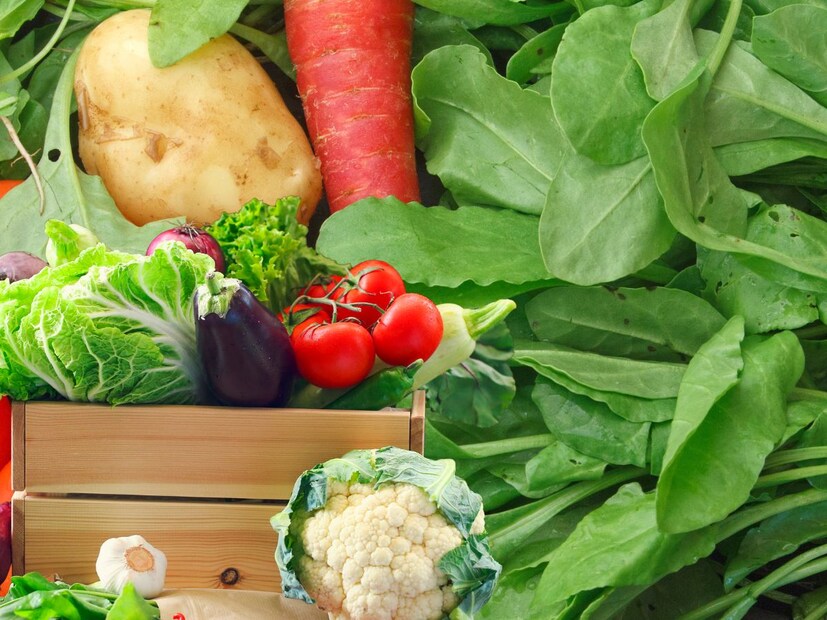 स्वतःचे संरक्षण कसे करावे : थायरॉईड संप्रेरकांच्या असंतुलनामुळे शरीरातील वेदना टाळण्यासाठी आयोडीनयुक्त आहार घ्या, नियमित योगासने करा, सोयाबीन, फ्लॉवर, कोबी, ब्रोकोली असे पदार्थ खाणे टाळा. शक्यतो तेल आणि मसाल्यांचे सेवन करू नका. 