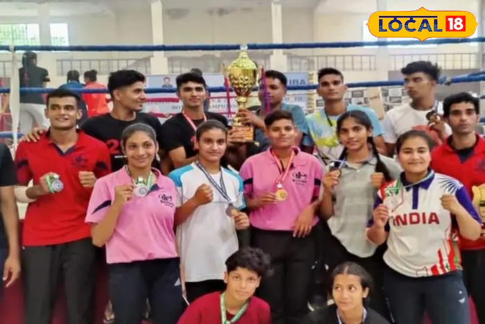 राजू बॉक्सर हे 2006 मध्ये बॉर्डर सिक्युरिटी फोर्स अर्थात बीएसएफमध्ये बॉक्सिंग स्पोर्ट्स कोट्याअंतर्गत रुजू झाले होते. 2018 मध्ये त्यांनी स्वेच्छेने निवृत्ती घेतली. बॉक्सिंगचे ध्येय ठेवून त्यांनी राजू बॉक्सिंग अकादमी सुरू केली. साडेतीन वर्षांपूर्वी सुरू झालेली ही अकादमी आज संपूर्ण जयपूरमध्ये प्रसिद्ध झाली आहे. बॉक्सिंग शिकण्यासाठी राजस्थानातील विविध जिल्ह्यातील मुले येथे येतात. ज्या मुलांना खेळाची आवड आणि प्रतिभा आहे त्यांना मोफत बॉक्सिंग प्रशिक्षण दिले जाते. अकादमीमध्ये आर्थिकदृष्ट्या दुर्बल घटकातील सुमारे 35 मुले आहेत आहेत. त्या मुलांना मोफत वसतिगृहाची सुविधाही अकादमीच्या माध्यमातून विद्यार्थ्यांना दिली जाते. 