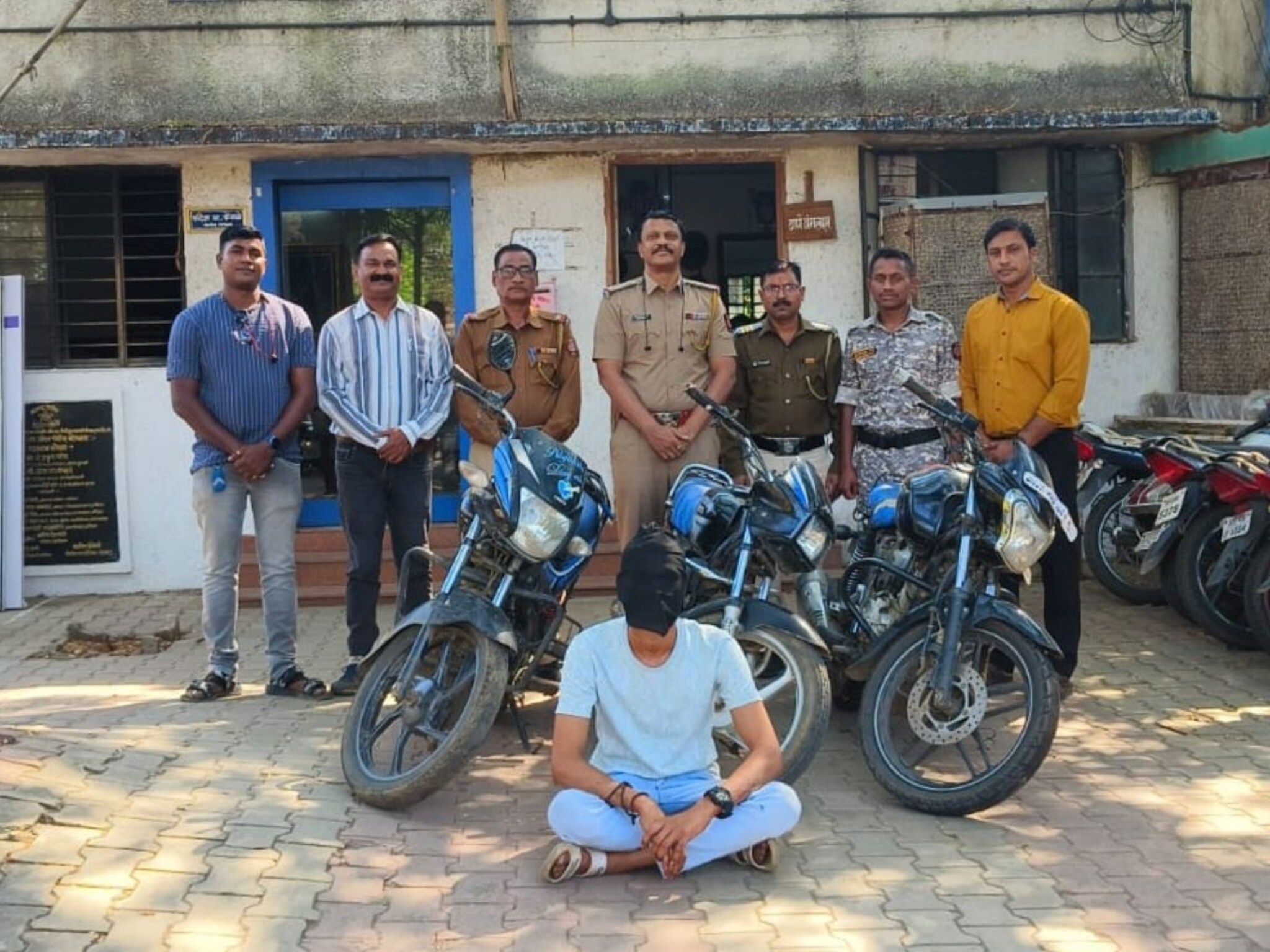 एकाच व्यक्तीकडे सापडल्या 3-3 बाइक; पोलिसांनी केली अटक