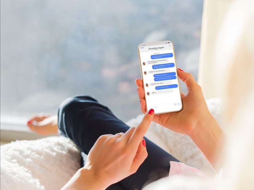 आता कुणी Hmm म्हटलं तर त्यावर रिप्लाय काय द्यायचा? तर हे पूर्ण चॅटिंगवर अवलंबून आहे. कुणी तुम्हाला काही विचारलं तर होकार म्हणून हो द्या. जर समोरच्याने तुम्ही सांगितलेल्या एखाद्या गोष्टीवर आश्चर्यचकीत होऊन Hmm म्हटलं तर त्या व्यक्तीला ती गोष्ट स्पष्ट करून सांगा.