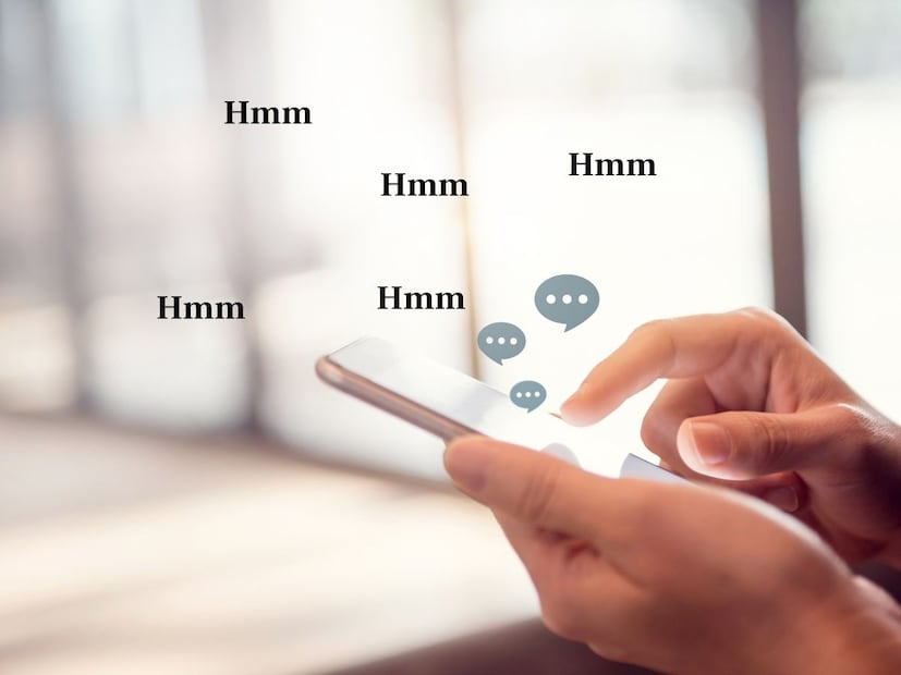 कुणासोबतही चॅट करताना आपण Hmm हा शब्द वापरतो. सोशल मीडिया प्लॅटफॉर्मवर चॅट करताना याचा वापर जास्त होऊ लागला आहे. दोन परिस्थितीत हा शब्द वापरला जातो.