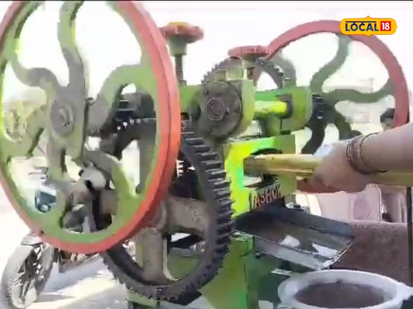  मात्र, कोरोना ओसरायला सुरुवात होताच त्यांनी स्वतः कुटुंबाचा भार सांभाळण्यास सुरुवात केली. यासाठी काहीतरी छोट मोठा उद्योग करावा ही कल्पना त्यांच्या मनात आली. उन्हाळ्याच्या दिवसांमध्ये रसवंतीगृहावर उसाचा रस घेण्यासाठी नागरिकांची मोठी झुंबड असते. त्यामुळे हा व्यवसाय केल्यास फायदेशीर ठरू शकतो हे त्यांच्या लक्षात आले.